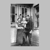 015-0100 Grete und Franz Geschke mit Sohn Dietrich im Jahre 1936.jpg
